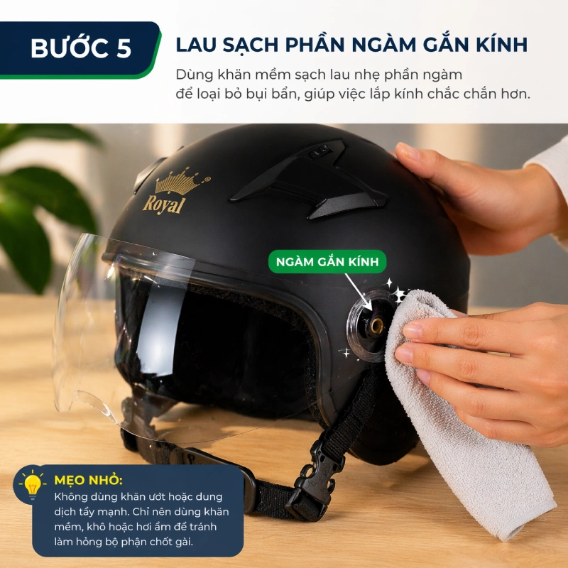 Bước 5 của việc tháo kính mũ bảo hiểm
