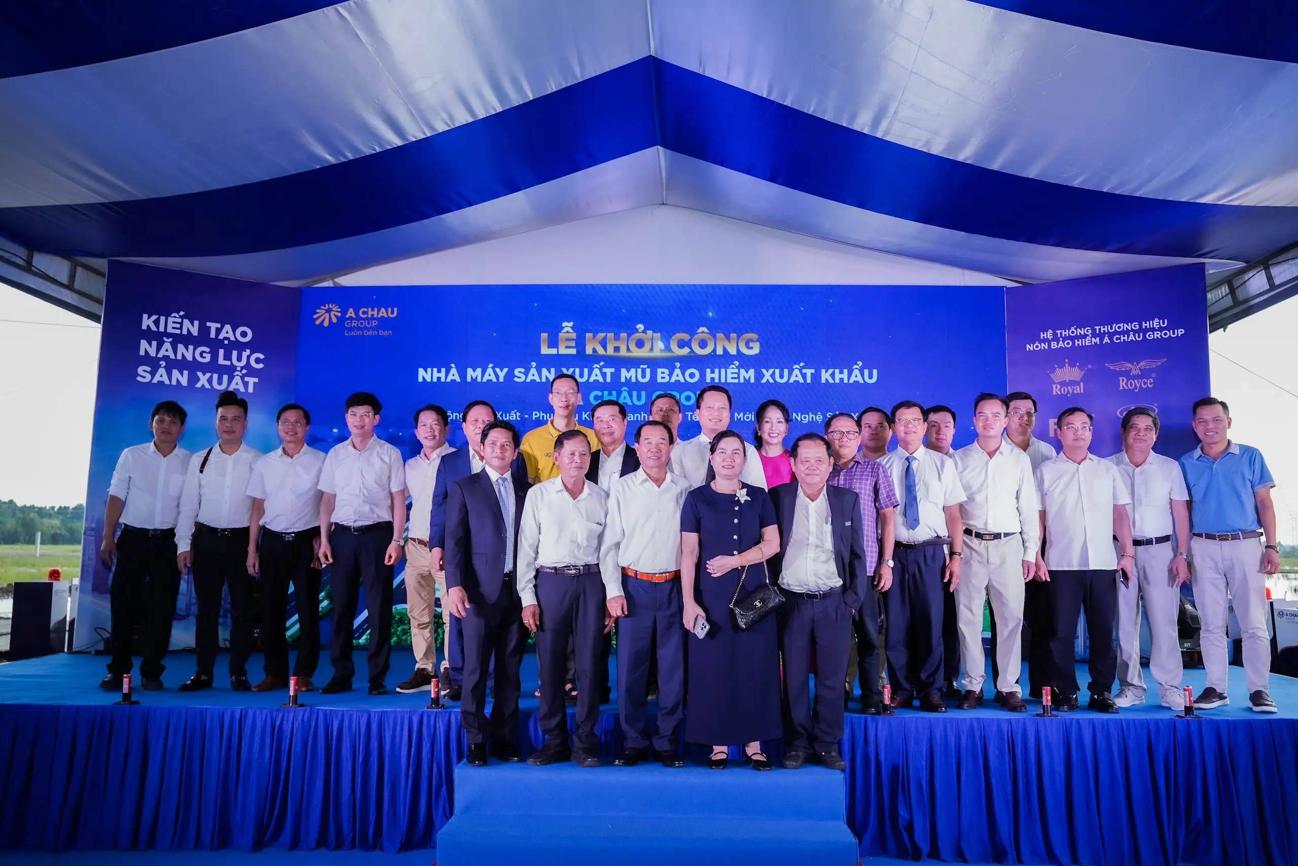 Khách hàng và đối tác trong buổi lễ khởi công nhà máy